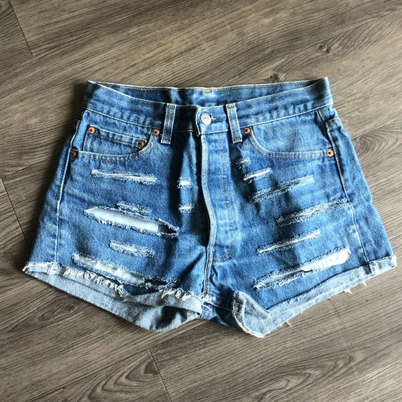 Levi's Distressed Denim Shorts Size S (25/26) - Picture 1 of 3